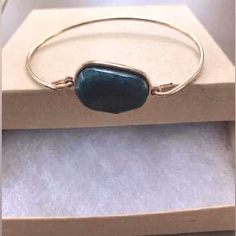 NWOT Nordstrom Stone and Gold Toned Bangle Bracelet